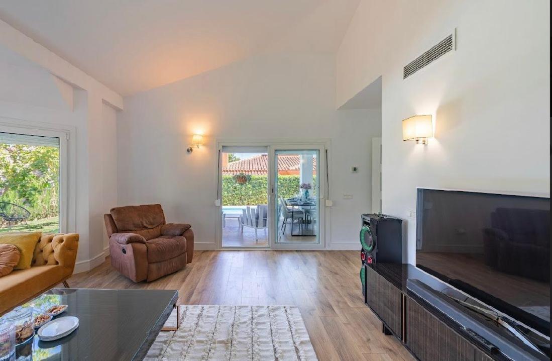 Villa Benalmadena, Av. Del Higueron *
